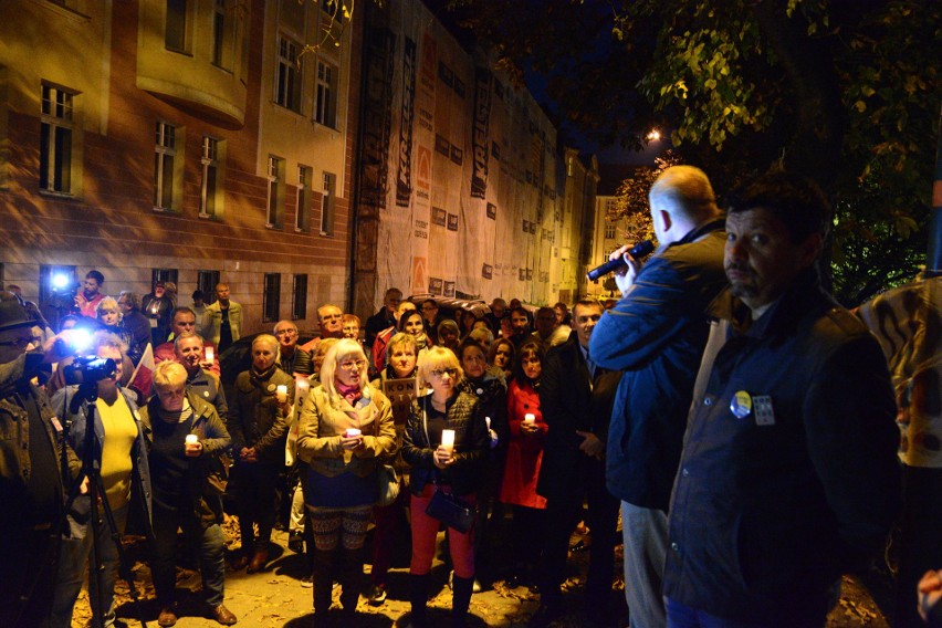 Suweren mówi NIE - protest przed sądem w Opolu