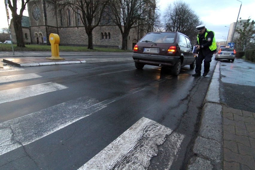 Starsza kobieta zginęła na przejściu dla pieszych.