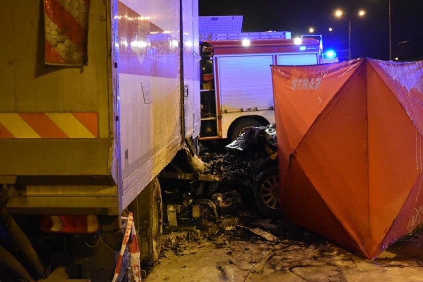 Sekcja zwłok wykaże, czy 25-letni kierowca audi, które we...