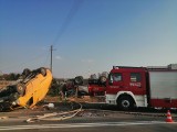 Wypadek strażaków w Janowie pod Ostrówkiem. Zderzenie wozu straży pożarnej z busem. Strażacy jechali gasić pożar!