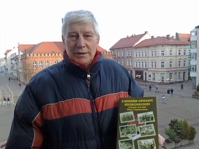 Kazimierz Margol poleca nową książkę o szczecineckiej oświacie. 