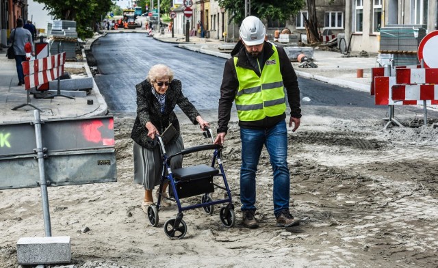 Mieszkańcy Starego Fordonu od wielu lat czekali na remont ulicy Bydgoskiej. Może dlatego z otwartymi ramionami przyjęli wykonawcę. A i firma Strabag pomaga jak może
