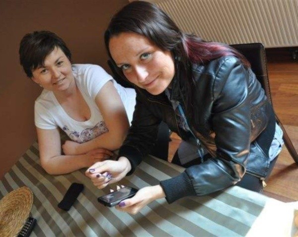 Mariannę Stróżyk (po prawej) zastaliśmy podczas pracy w domu pani Sylwii Kurc-Klama.