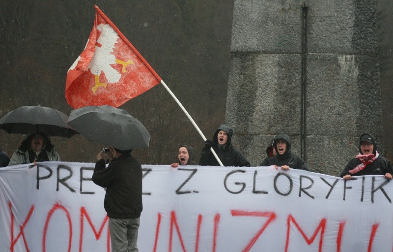 Awantura pod pomnikiem gen. Świerczewskiego...