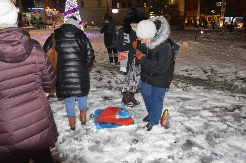 Opole. Mieszkańcy uczcili pamięć Pawła Adamowicza, zabitego przez zamachowca prezydenta Gdańska. To druga rocznica tragedii