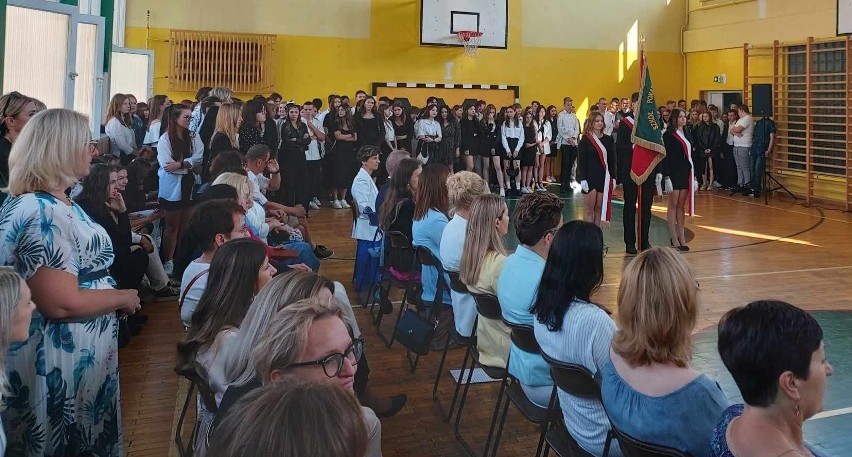 W tarnobrzeskim „Rolniku” zabrzmiał pierwszy dzwonek, nowy rok szkolny 2023/24 rozpoczęty