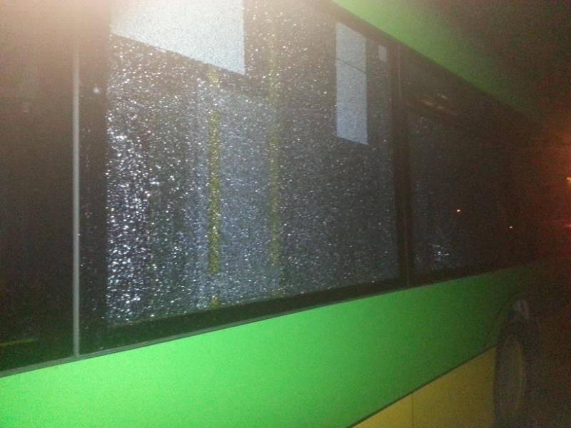 MPK Poznań: W nocy z soboty na niedzielę ostrzelano autobus [ZDJĘCIA]