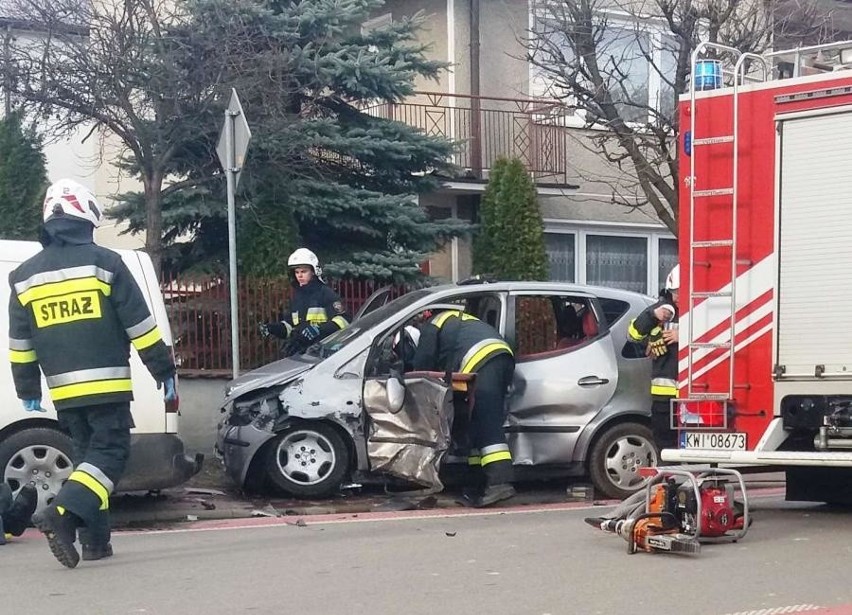 Groźny wypadek w Niepołomicach. Dwie osoby są ranne