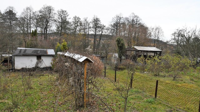 Ogródki działkowe Metalowiec i Dąbrówka przy ulicy Szybowcowej zostaną zlikwidowane , ponieważ po wybudowaniu  nowej drogi nie ma do nich dojazdu.