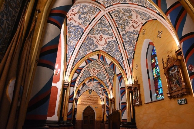 Odnowione zabytkowe polichromie w kościele Matki Bożej Szkaplerznej w Stalowej Woli.