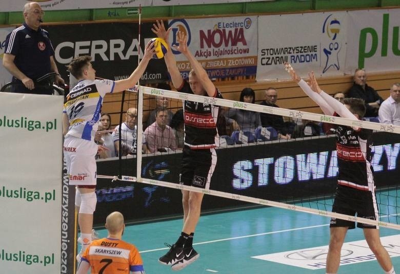 Asseco Resovia przegrywa w Radomiu z Cerrad Carnymi 0:3. Słaby mecz naszej drużyny. Dobra gra i zasłużona radość gospodarzy