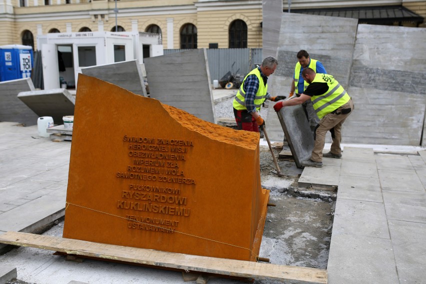 Kraków. Już w tym miesiącu pomnik pułkownika ma być gotowy 