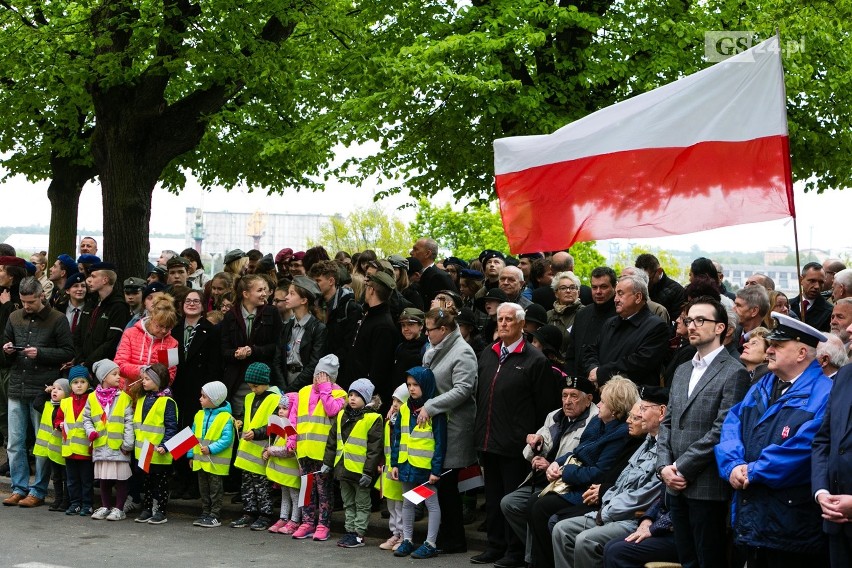 Dzień Flagi w Szczecinie. Morawiecki: "Polskość oznacza solidarność, wolność, wielkość"  [WIDEO, ZDJĘCIA]