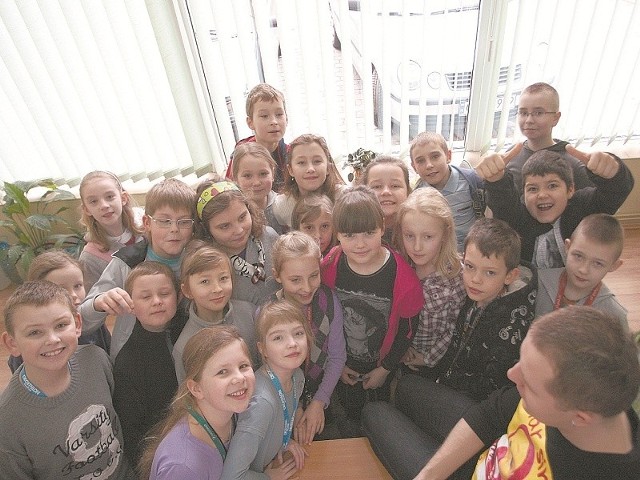 Uczniowie drugiej klasy Szkoły Podstawowej nr 5 w Słupsku odwiedzi redakcję Głosu Pomorza.