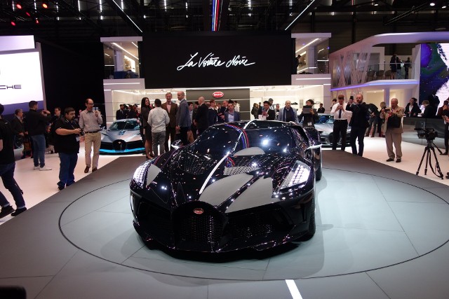 Bugatti La Voiture Noire Za napęd odpowiada poczwórnie doładowany 8-litrowy silnik W16 produkujący 1500 koni mechanicznych i dysponujący momentem obrotowym 1600 Nm.Fot. Ryszard M. Perczak
