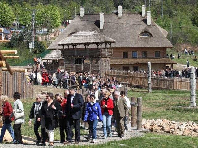 Na otwarcie średniowiecznej osady przybyły tłumy z całego regionu świętokrzyskiego.