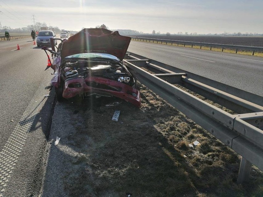 Wypadek na autostradzie A4. Zderzenie tira z autem osobowym (ZDJĘCIA)