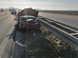 Wypadek na autostradzie A4. Zderzenie tira z autem osobowym (ZDJĘCIA)