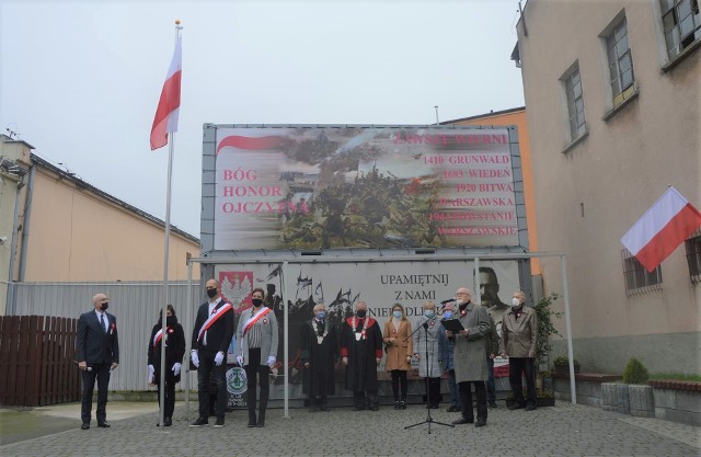 W Zespole Szkół Zawodowych Rzemiosła w Inowrocławiu odbyła się uroczystość z okazji Święta Niepodległości, połączona z udziałem w akcji MEN "Szkoła do hymnu"