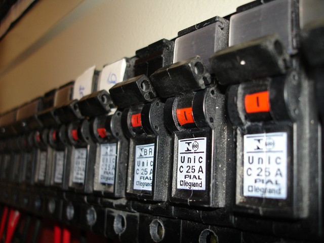 Skrzynka z awaryjnymi wyłącznikami prąduSkrzynka z awaryjnymi wyłącznikami prądu