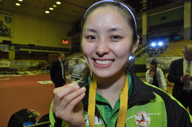 Li Qian w minionym sezonie wywalczyła dwa złote medale mistrzostw Polski, indywidualnie i w drużynie.