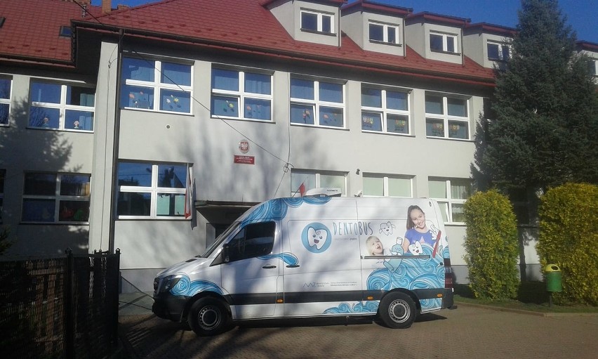 Małopolska. Prawie 2000 dzieci przebadanych w dentobusie