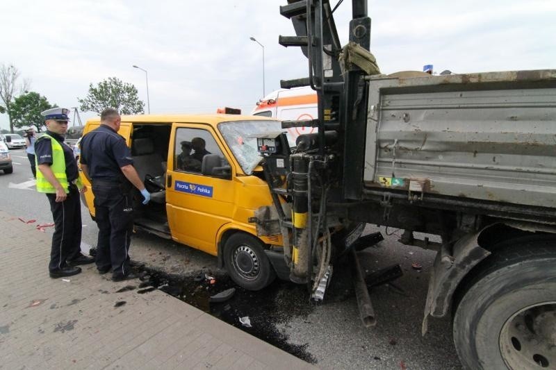 Wypadek w Mirkowie, 26.06.2015, bankowóz Poczty Polskiej...