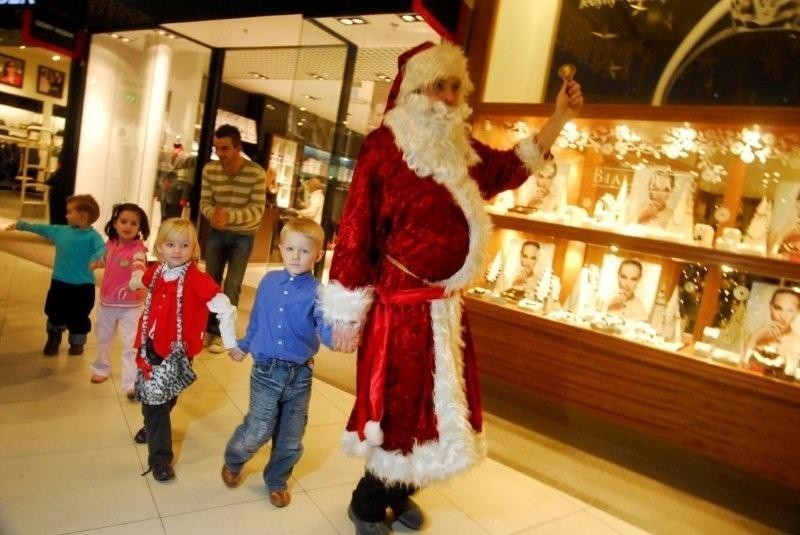 Zabawa mikolajkowa z nto w opolskim Centrum Handlowym...