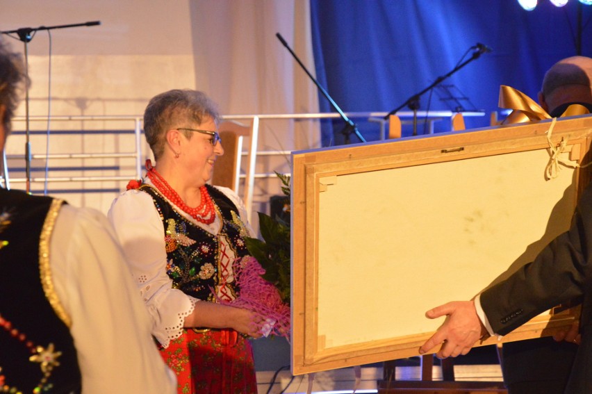 Zbigniew Tracichleb Osobowością Roku 2017 Gminy Kije. Na uroczystej gali wręczono mu statuetkę [ZDJĘCIA]