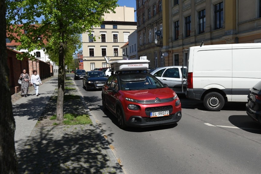 Tak wygląda samochód, który kontroluje kierowców w Toruniu.