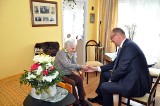Anna Łapka z Przemyśla skończyła 106 lat. Z tej okazji Jubilatkę odwiedził prezydent Przemyśla Wojciech Bakun [ZDJĘCIA]