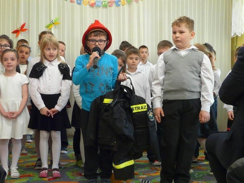 Wizyta strażaków wywołała wielkie poruszenie w szkole w Harmężach
