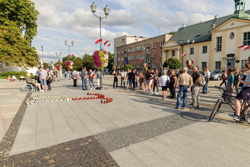 Białystok. Władze miasta i mieszkańcy uczcili 75. rocznicę Powstania Warszawskiego [ZDJĘCIA]