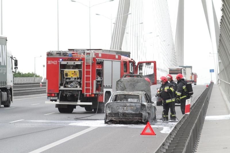 Pożar samochodu na AOW, Wrocław 26.05.2015