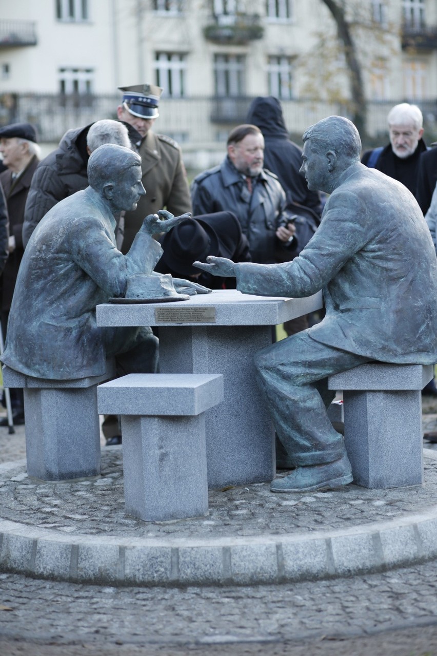 Pomnik Józsefa Antalla i Henryka Sławika stanął w Warszawie