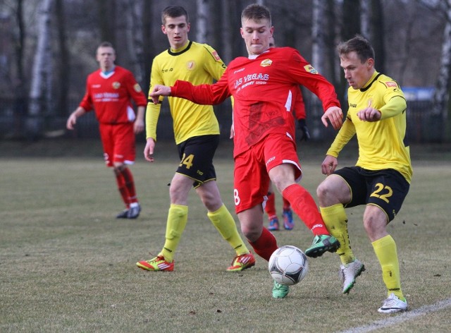 W meczu 23. kolejki piłkarskiej III ligi Lechia pokonała na swoim boisku rezerwy Widzewa 2:1