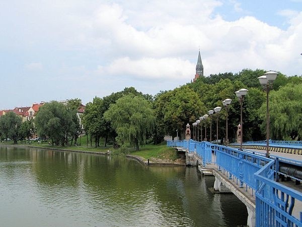 Panorama Ełku z mostu na Jeziorze Ełckim
