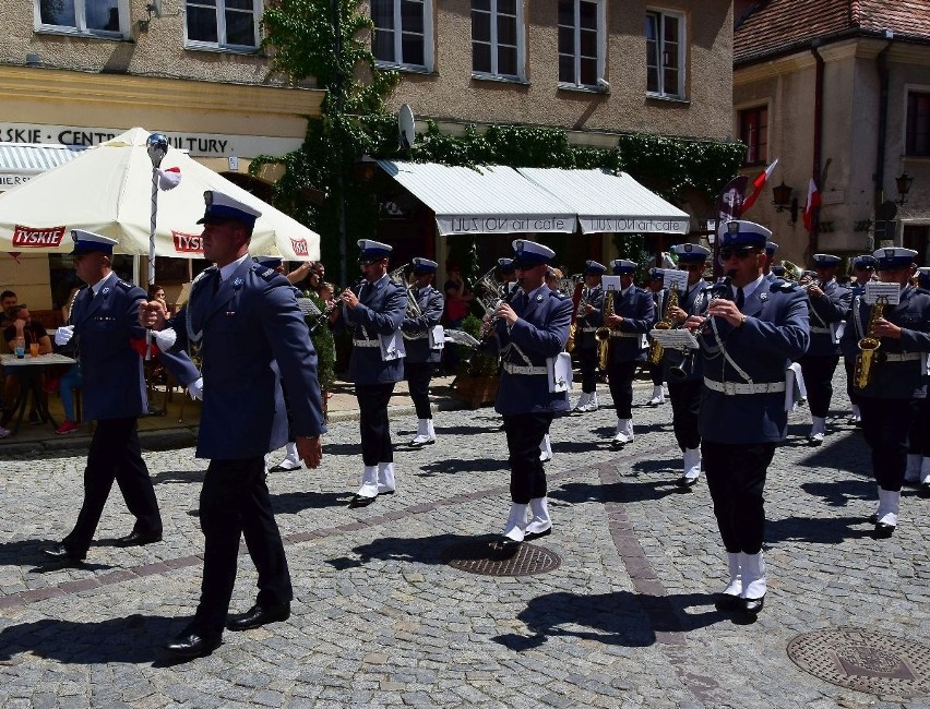Policjanci z całego województwa świętowali w Sandomierzu. Były awanse i odznaczenia (ZDJĘCIA)