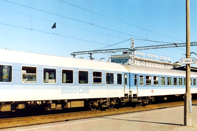 Przed laty na trasie Berlin - Olsztyn (przez Szczecin, Koszalin, Słupsk, Lębork) kursował pociąg Mare Balticum (na zdjęciu).