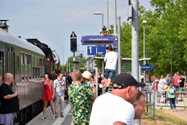 Na odcinku z Passow do granicy z Polską - o długości 30 kilometrów - zostanie zbudowany drugi tor, rozebrany po wojnie w ramach reparacji na rzecz ZSRR. Niemiecki przewoźnik chce również zelektryfikować linie a przy okazji zmodernizować dworce w Schönow, Casekow, Petershagen i Tantow