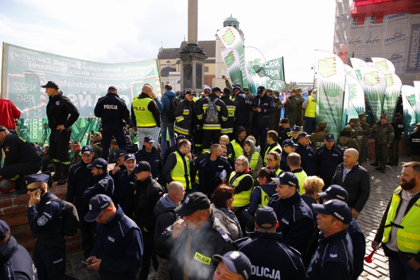 Protest policjantów w Warszawie. Mundurowi domagają się...