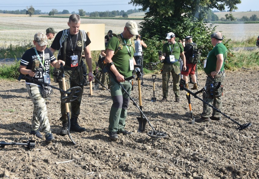 Ponad 500 osób zjechało do Wilcza, by szukać pamiątek po...