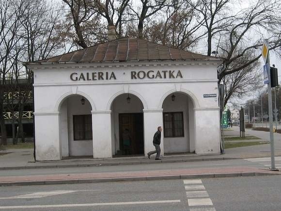 Rogatka przy ulicy Malczewskiego 20 A przestała być galerią sztuki w marcu 2015 roku.