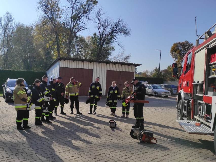 Zakończyły się szkolenia podstawowe strażaków z jednostek Ochotniczej Straży Pożarnej regionu. Egzamin końcowy zaliczyło 20 osób
