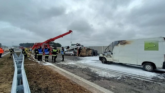 Karambol i pożar na S61. Ćwiczenia S61 2022 na nowo wybudowanym odcinku drogi ekspresowej 61 pod Łomżą