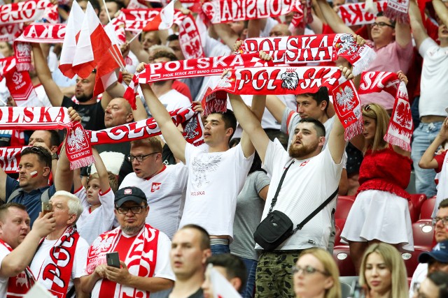 Na PGE Narodowym w Warszawie reprezentacja Polski rozniosła Izrael 4:0 i umocniła się na pozycji lidera grupy G. Nad wiceliderem mamy już pięć punktów przewagi. Na trybunach zasiadło w poniedziałek 57 229 kibiców. Zobaczcie zdjęcia!