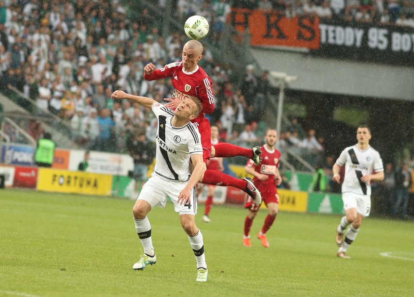 Legia Warszawa rozbiła Piasta Gliwice 4:0 i jest o krok od...