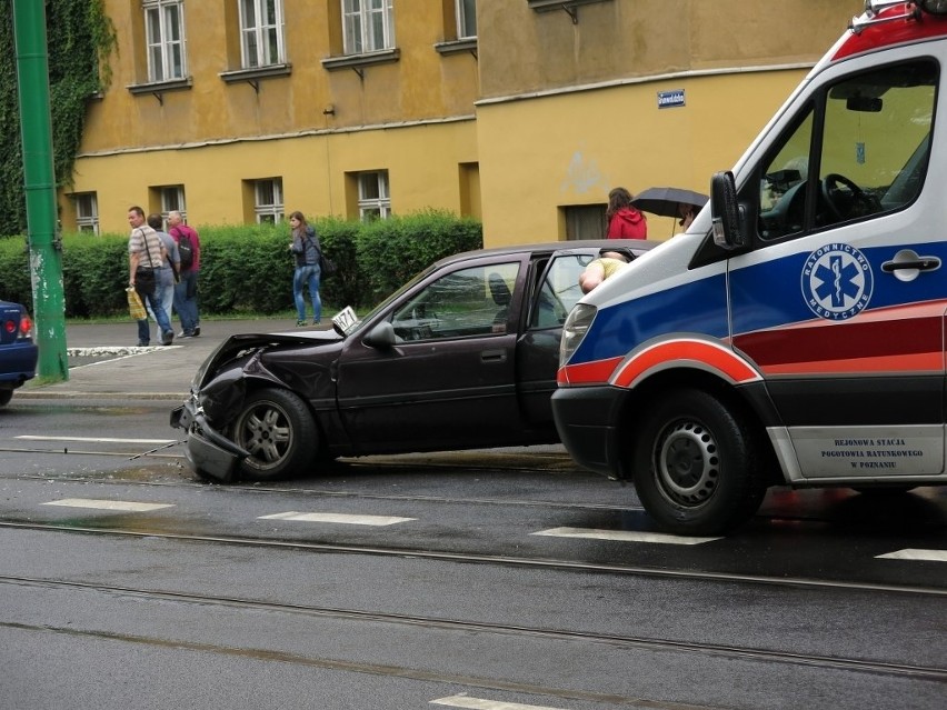 Ul. Grunwaldzka: Zderzenie dwóch aut. Wstrzymano ruch...