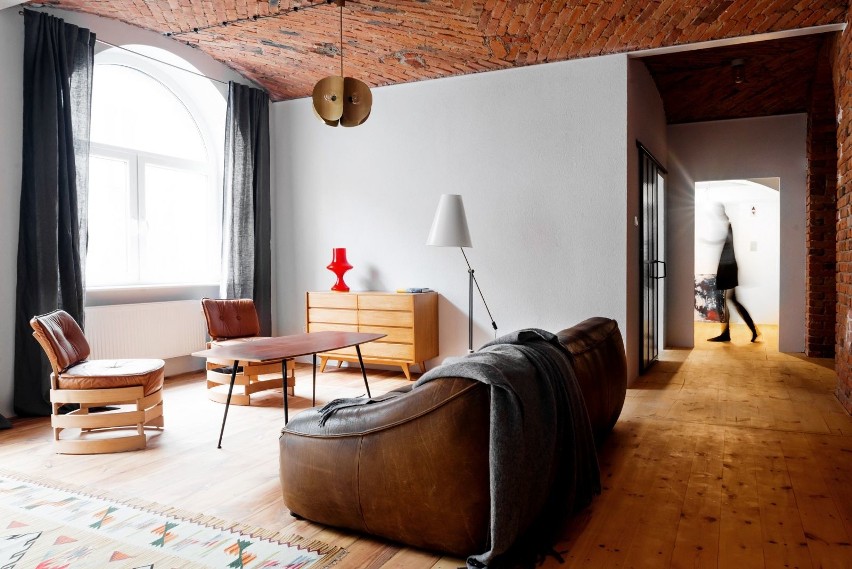 Eleganckie mieszkanie w przedwojennej fabryce marmolady w Szczecinie. Zobacz zdjęcia