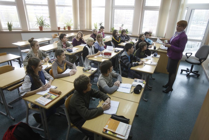 Ministerstwo edukacji poinformowało, że wynagrodzenie...